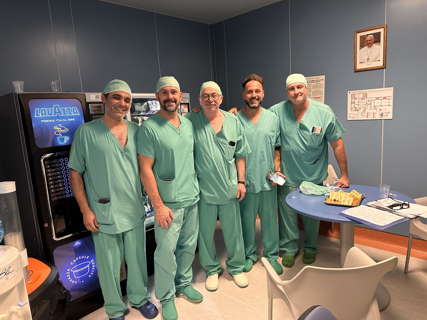 Colleghi ortopedici dall'Estremo Oriente durante una giornata operatoria a Cremona